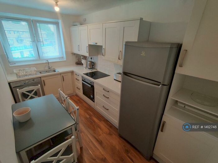 2 Bedroom Flat To Rent In Mulberry House, London, SE8