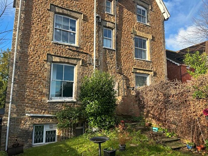 1 Bedroom Flat To Rent In Stoke Road, Guildford, GU1