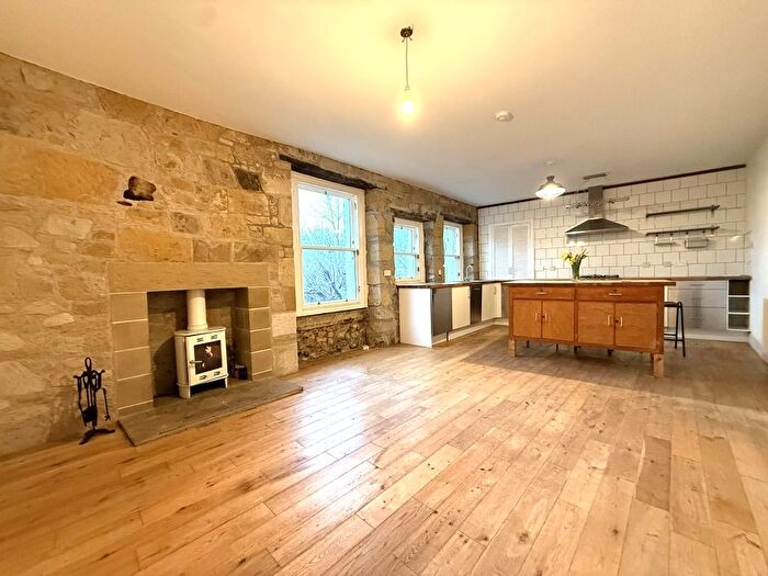 2 Bedroom Flat To Rent In High Street, Aberdour, Fife, KY3