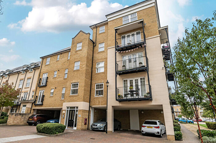 2 Bedroom Apartment For Sale In Renwick Drive, Bromley, Kent, BR2