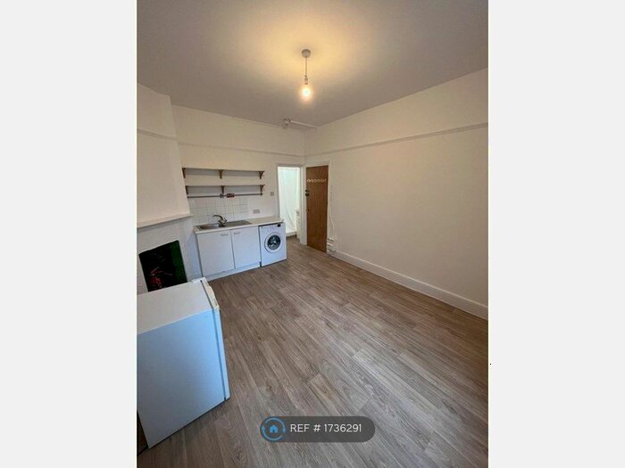Studio To Rent In Drewstead Road, London, SW16