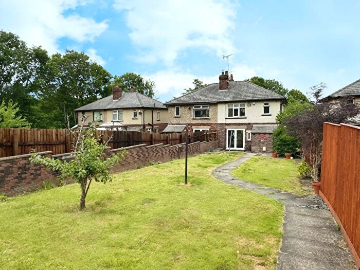 3 Bedroom Semi-Detached House For Sale In Bradford Road, Cleckheaton, BD19