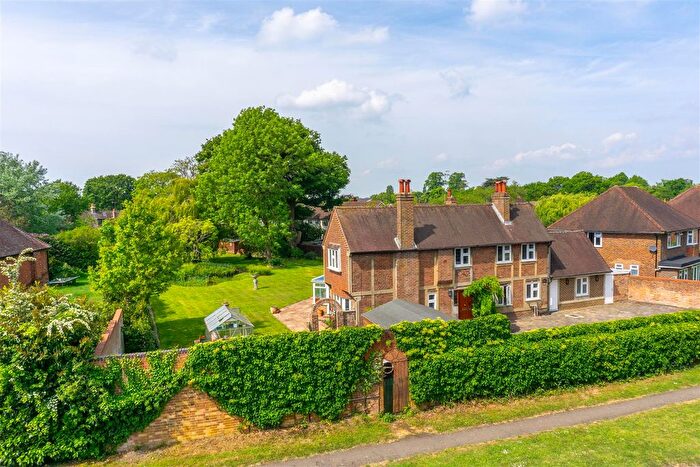 5 Bedroom Detached House For Sale In Balcombe Road, Horley, RH6