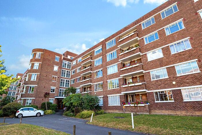 2 Bedroom Flat For Sale In Champion Hill, London, SE5