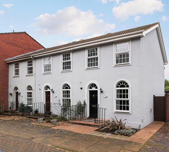 3 Bedroom End Of Terrace House For Sale In Belgrave Close, Hersham, Walton-on-Thames, KT12