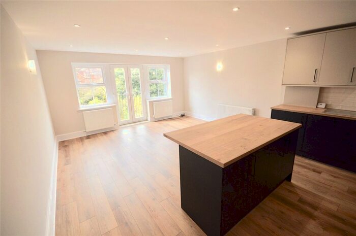 2 Bedroom Flat To Rent In Endcliffe Rise Road, Sheffield, South Yorkshire, Uk, S11