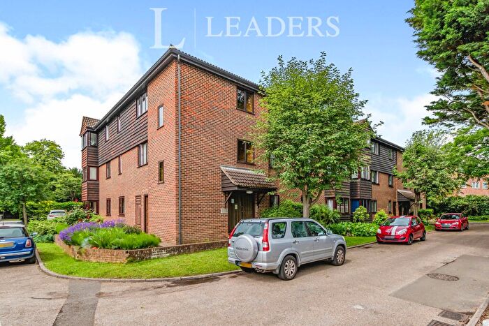 2 Bedroom Flat To Rent In Collingwood Place, Walton-on-Thames, KT12