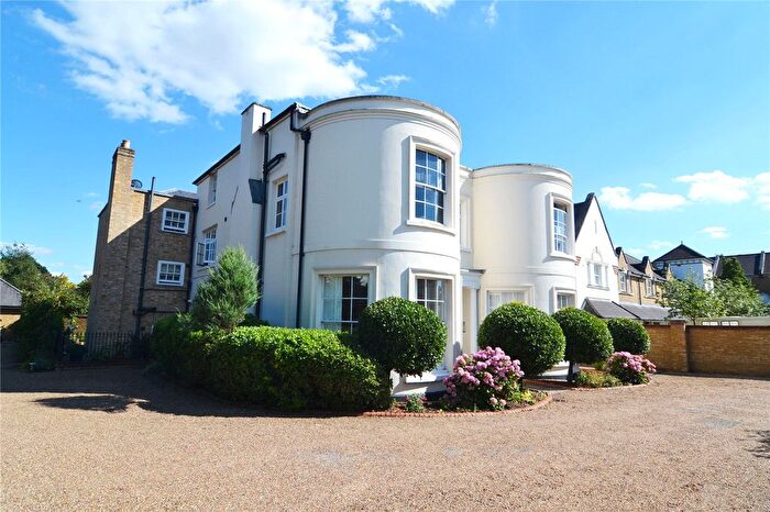 2 Bedroom Flat For Sale In Admiralty Road, Teddington, TW11