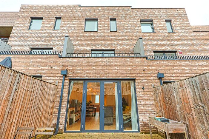 4 Bedroom Town House To Rent In Oriental Square, Colindale, NW9