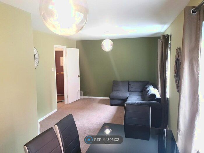 2 Bedroom Flat To Rent In Stratheden Place, Reading, RG1