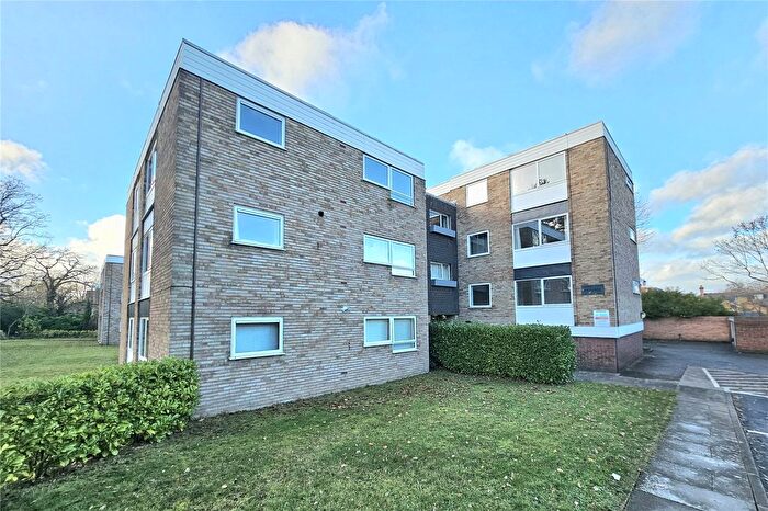 2 Bedroom Flat For Sale In Upper Gordon Road, Camberley, Surrey, GU15