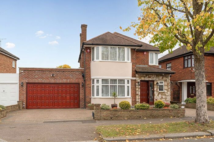 3 Bedroom Detached House For Sale In Francklyn Gardens, Edgware, Greater London., HA8
