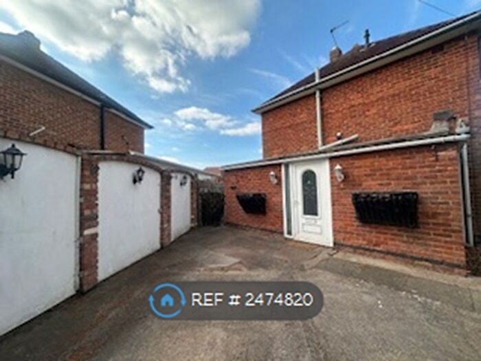 3 Bedroom Semi-Detached House To Rent In Alan Moss Road, Loughborough, LE11