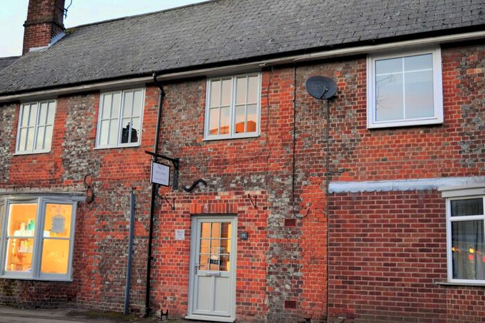 2 Bedroom Flat To Rent In High Street, Pewsey, SN9