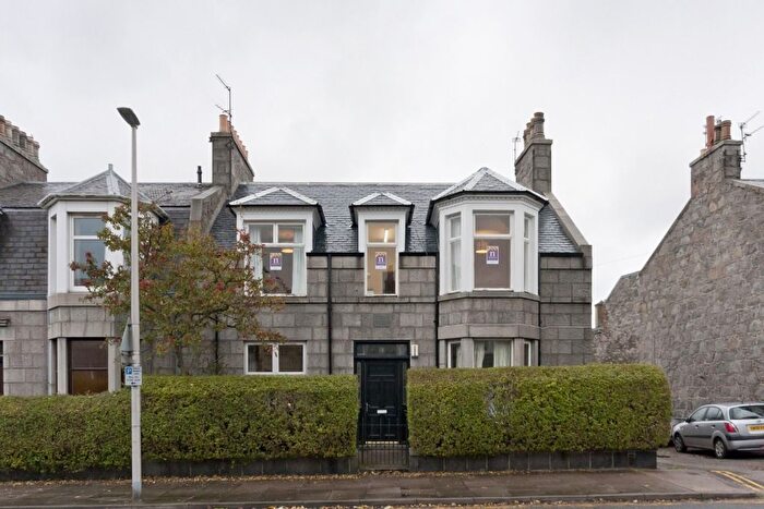 3 Bedroom Flat To Rent In Bedford Place, Kittybrewster, Aberdeen, AB24