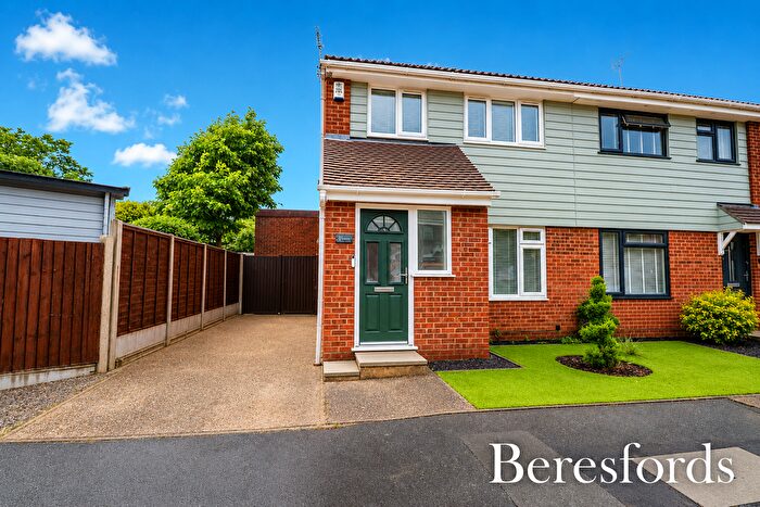 3 Bedroom Semi-Detached House For Sale In Halfacres, Witham, CM8