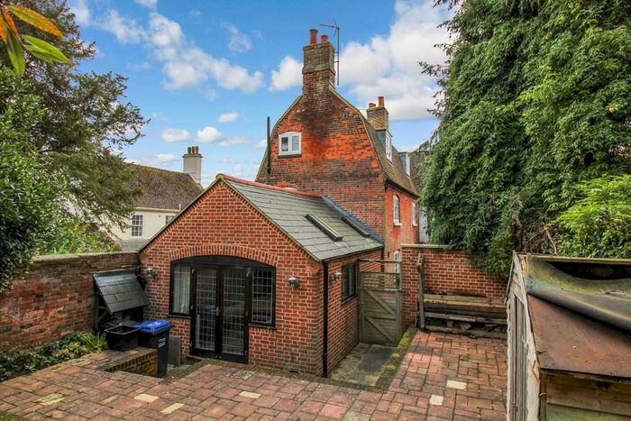 4 Bedroom Town House To Rent In Herd Street, Marlborough, SN8