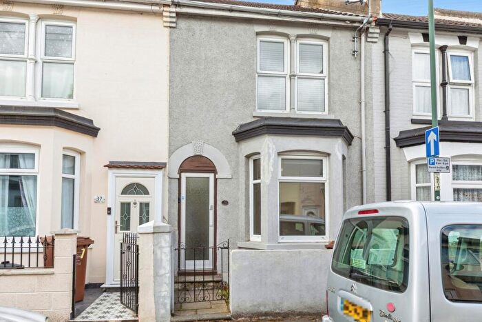 3 Bedroom Terraced House For Sale In Livingstone Road, Gillingham, Kent, ME7