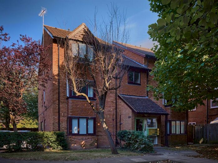 Studio To Rent In Keswick Court, Stoke Road, Slough, SL2