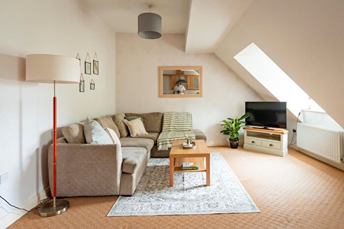 1 Bedroom Flat For Sale In Kingswood Heights, Bristol, BS15