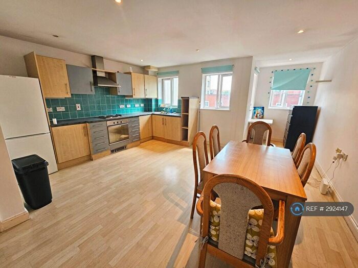 2 Bedroom Flat To Rent In Minster Court, Leicester, LE1