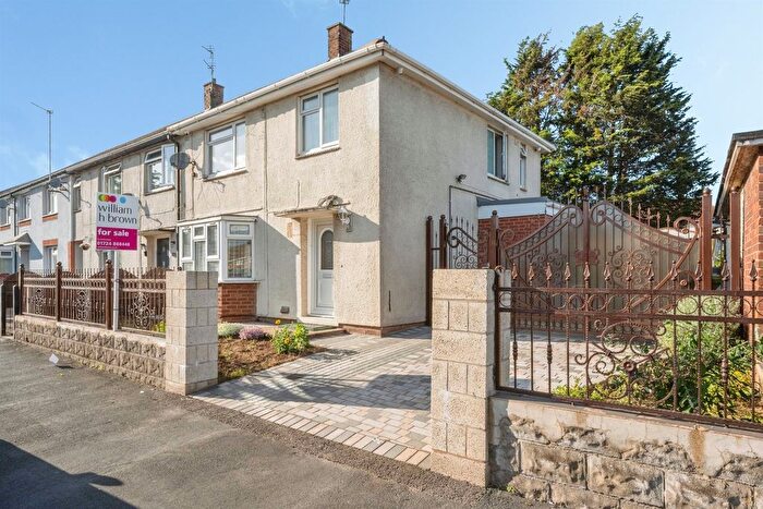 3 Bedroom Semi-detached House For Sale In Shipton Road, Scunthorpe, DN16