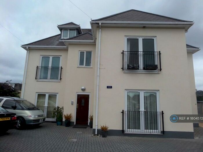 2 Bedroom Flat To Rent In Acacia Court, Christchurch, BH23