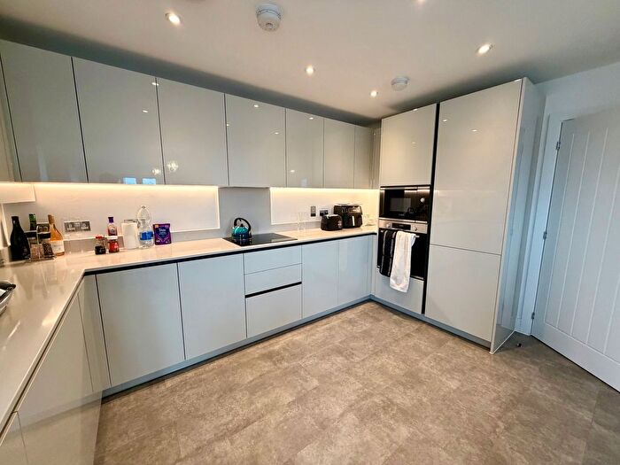 2 Bedroom Flat To Rent In Dinmore Way, Didcot, OX11