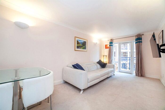 1 Bedroom Flat To Rent In Hampton Court, King And Queen Wharf, Rotherhithe Street, SE16