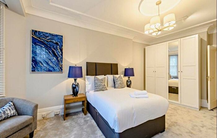 4 Bedroom Flat To Rent In Park Road, St John's Wood, London, NW8