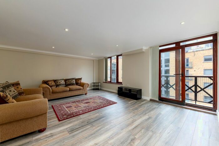 2 Bedroom Flat To Rent In Hermitage Court, Knighten Street, E1W