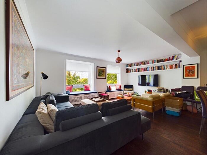 3 Bedroom House To Rent In Constable Walk, SE21