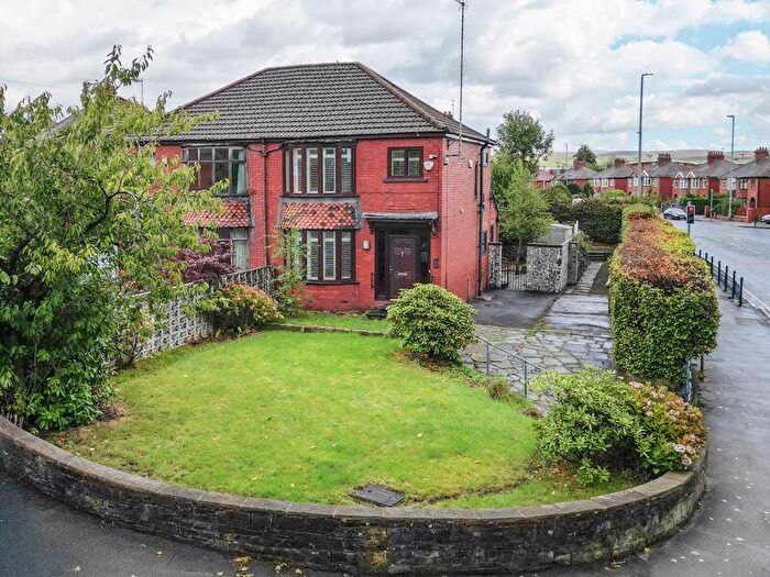 3 Bedroom Semi-Detached House For Sale In Lonsdale Avenue, Rochdale, OL16