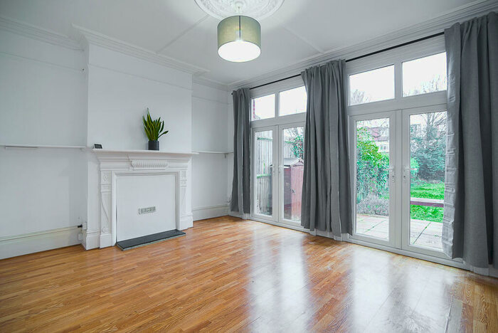1 Bedroom Flat To Rent In Palewell Park, SW14