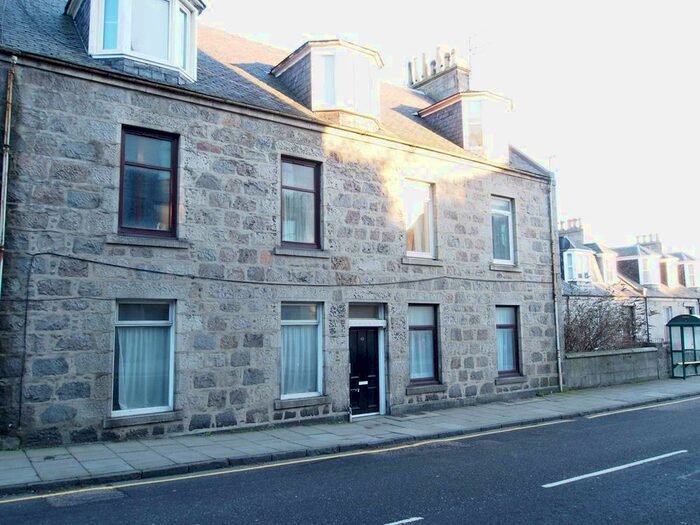 3 Bedroom Flat To Rent In Albert Street, Ground Right, AB25