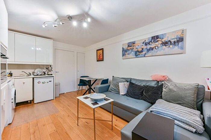 2 Bedroom Flat For Sale In Burlington Close, Maida Vale, London, W9