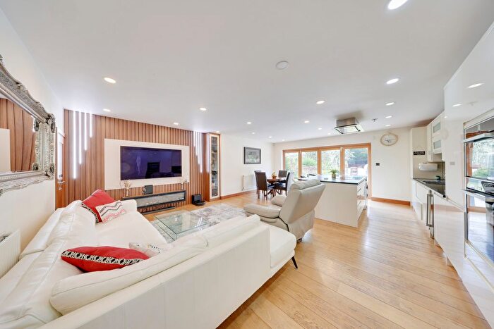 3 Bedroom Semi Detached House For Sale In Vine Road, Orpington, BR6