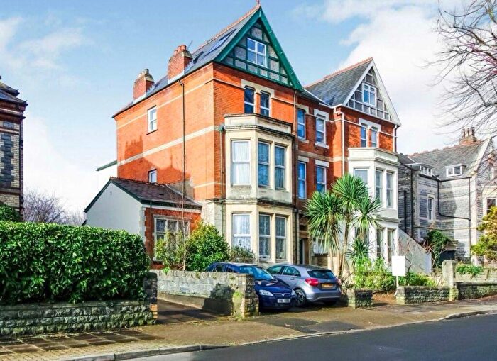 1 Bedroom Flat For Sale In Plymouth Road, Penarth, The Vale Of Glamorgan., CF64