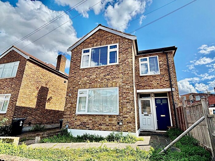 2 Bedroom Maisonette To Rent In Gainsborough Road, Woodford Green, IG8