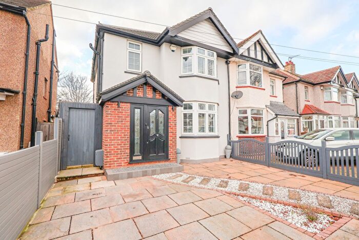 3 Bedroom Semi Detached House For Sale In Princes Avenue, Tolworth, Surrey, KT6