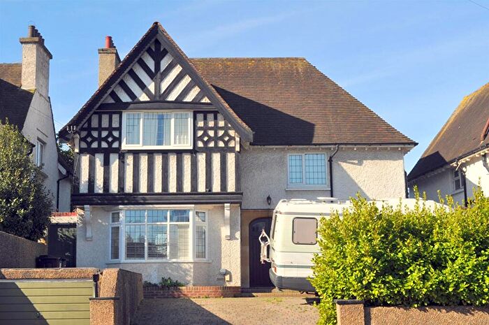 4 Bedroom Detached House For Sale In Kings Drive, Eastbourne, BN21
