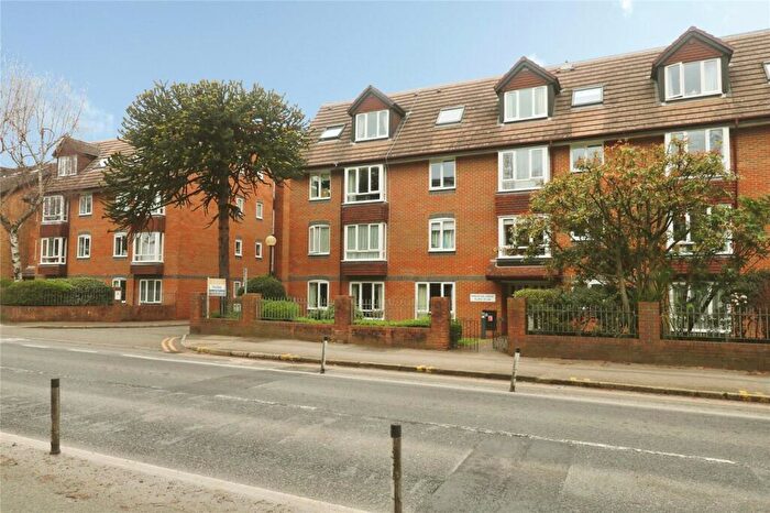 1 Bedroom Apartment For Sale In Kingston Lodge, New Malden, KT3