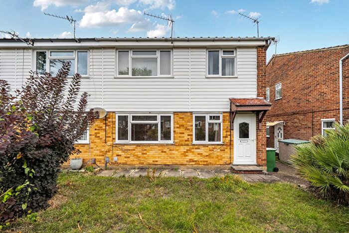 2 Bedroom Maisonette For Sale In Milford Close, London, SE2