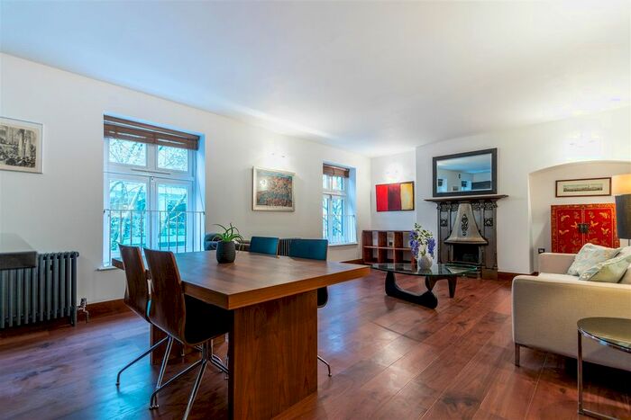 2 Bedroom Flat To Rent In Shaftesbury Avenue, Covent Garden, WC2H