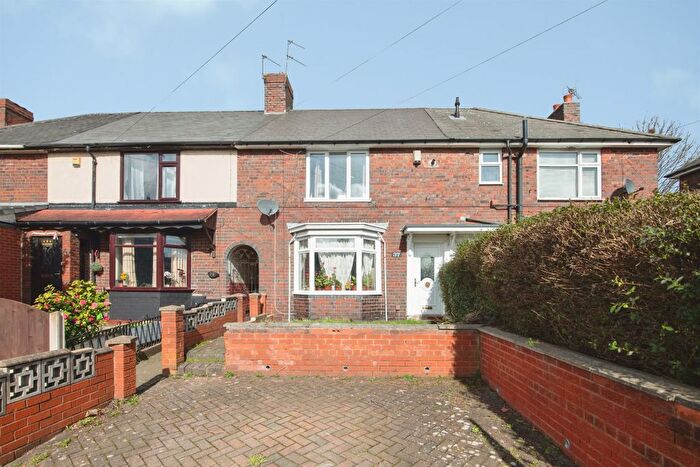 3 Bedroom Semi Detached House For Sale In Greswold Street, West Bromwich, B71
