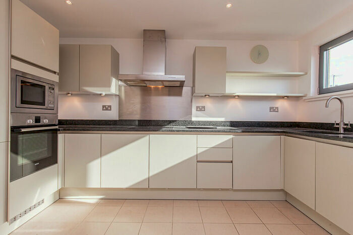 2 Bedroom Apartment To Rent In The Stream Edge, Oxford, OX1