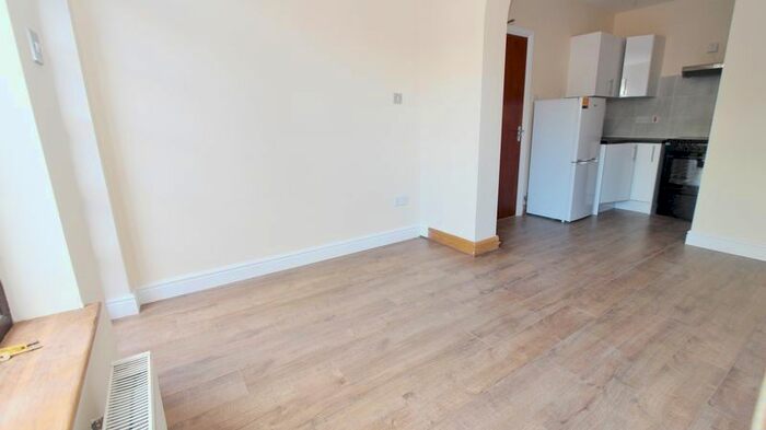 Studio To Rent In Ripon Road, London, N9