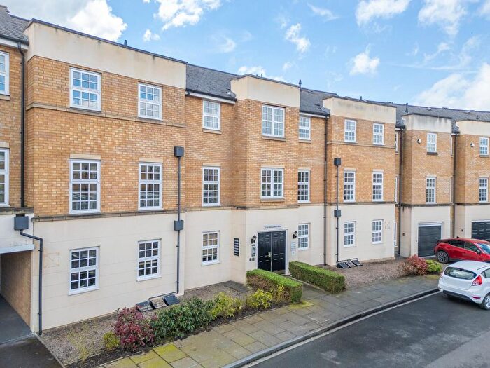 2 Bedroom Flat For Sale In Bishopfields Drive, York, YO26