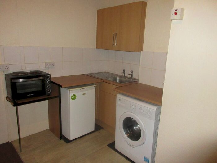 Studio To Rent In Lyndhurst Drive, London, E10