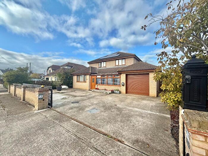 5 Bedroom Detached House For Sale In Coker Road, Canvey Island, SS8